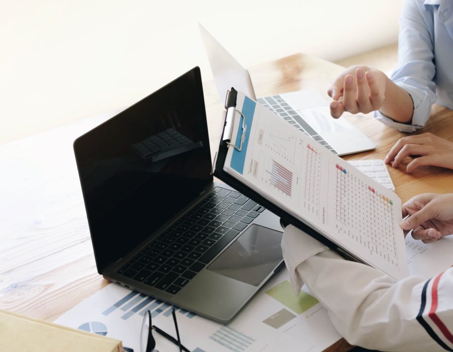 Księgowość i kadry online – zespół pracujący nad rozliczeniami